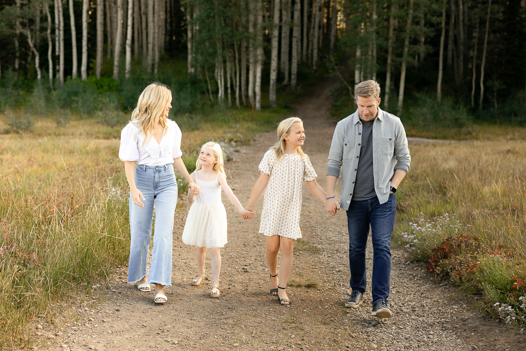 Family photo shoot in Park City, Utah. Photography by Poppy & Hive Photography. Salt Lake City, Utah.