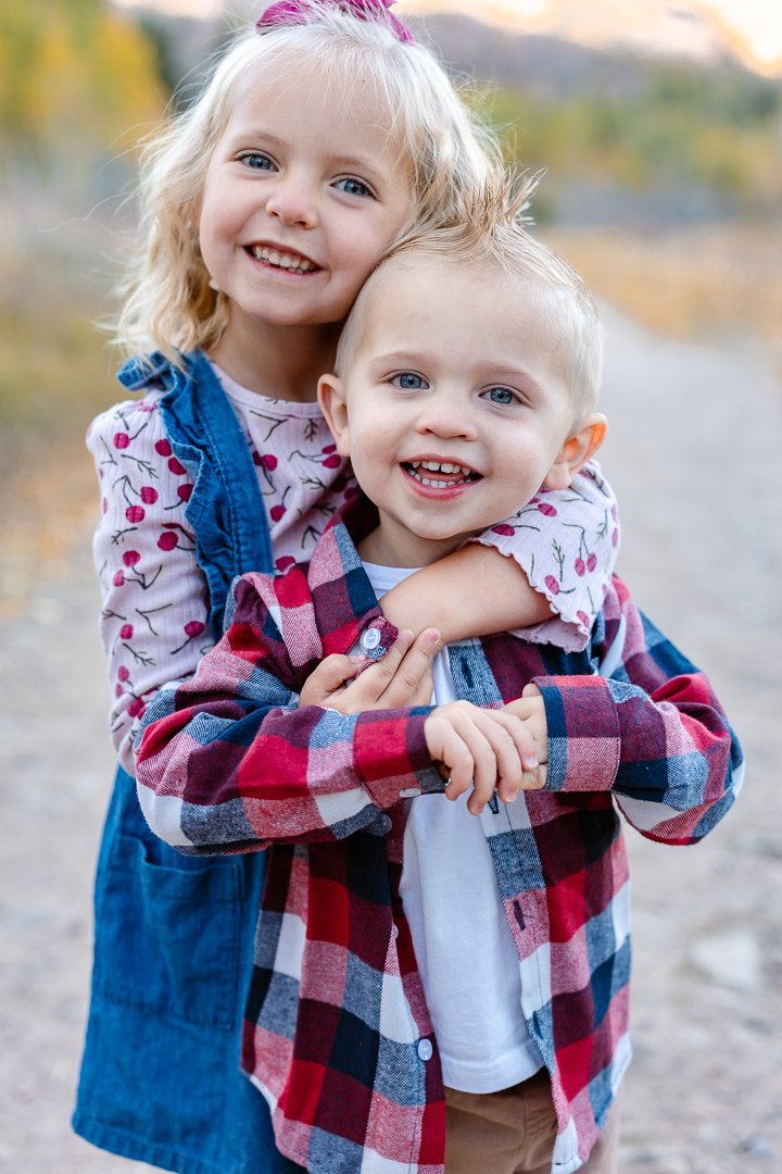 A beautiful family enjoys their family photo session with photographer Poppy & Hive Photography in the fall colors near Park City Utah