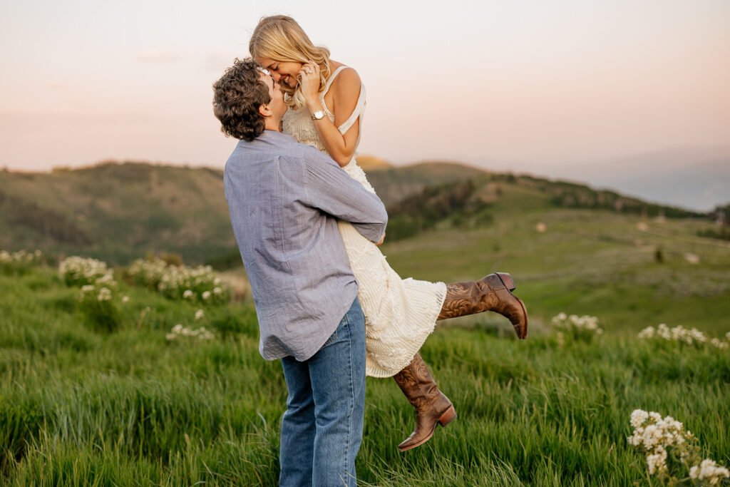 Kaitlyn and David celebrate their upcoming wedding with a sunset engagement photo shoot in Park City Utah with photographer Poppy & Hive Photography