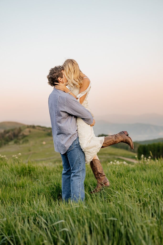 Kaitlyn and David celebrate their upcoming wedding with a sunset engagement photo shoot in Park City Utah with photographer Poppy & Hive Photography