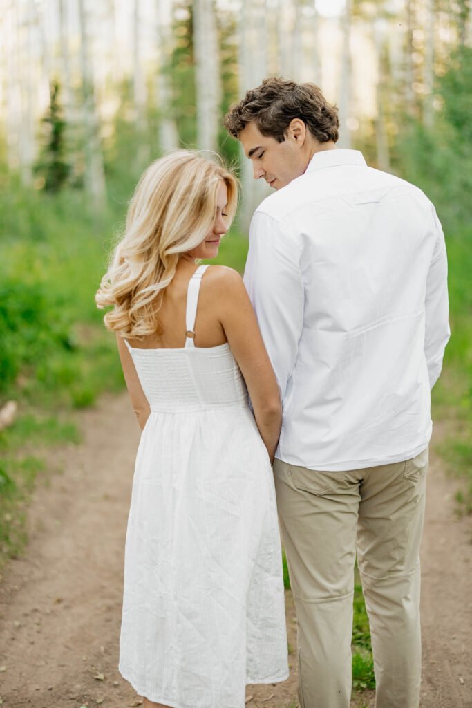 Kaitlyn and David celebrate their upcoming wedding with a sunset engagement photo shoot in Park City Utah with photographer Poppy & Hive Photography