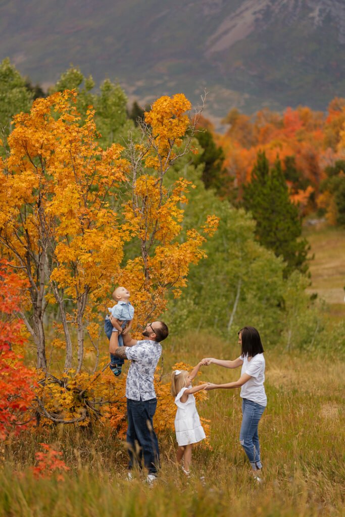 The Spicer family takes advantage of the stunning fall foliage color in Provo Canyon Utah for their family photo session